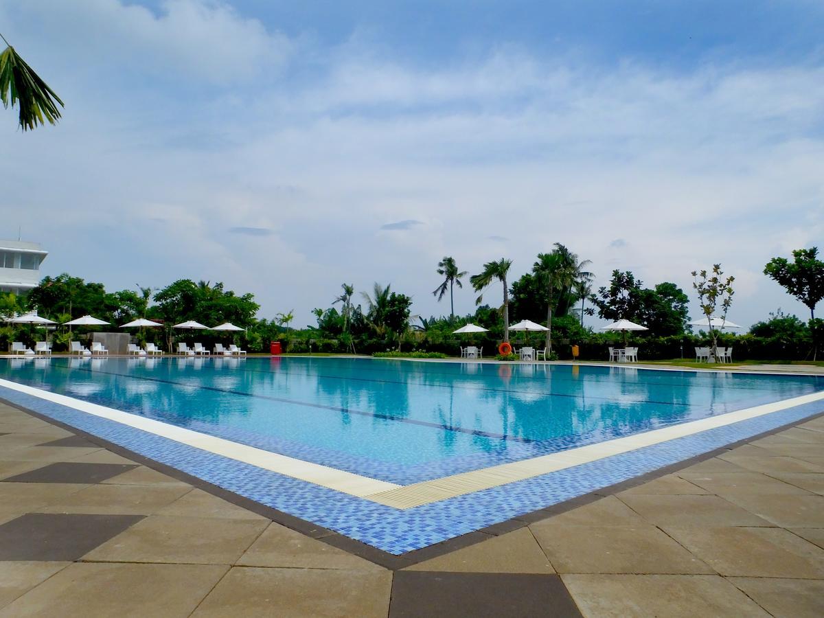 Nunia Inn Bandara Jakarta Tangerang Esterno foto